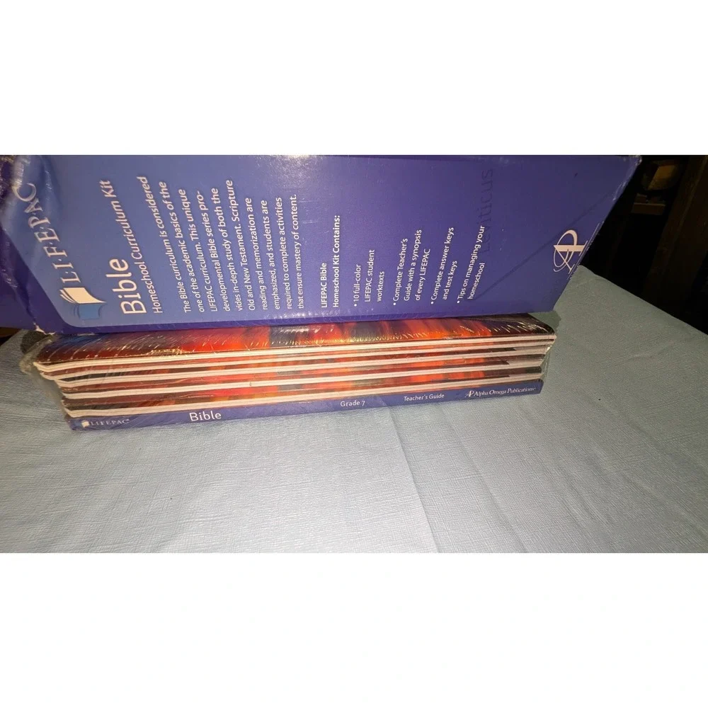 LIFEPAC 7th Grade Bible Set New‎ In Plastic. Box Damaged. With Teachers Manual.